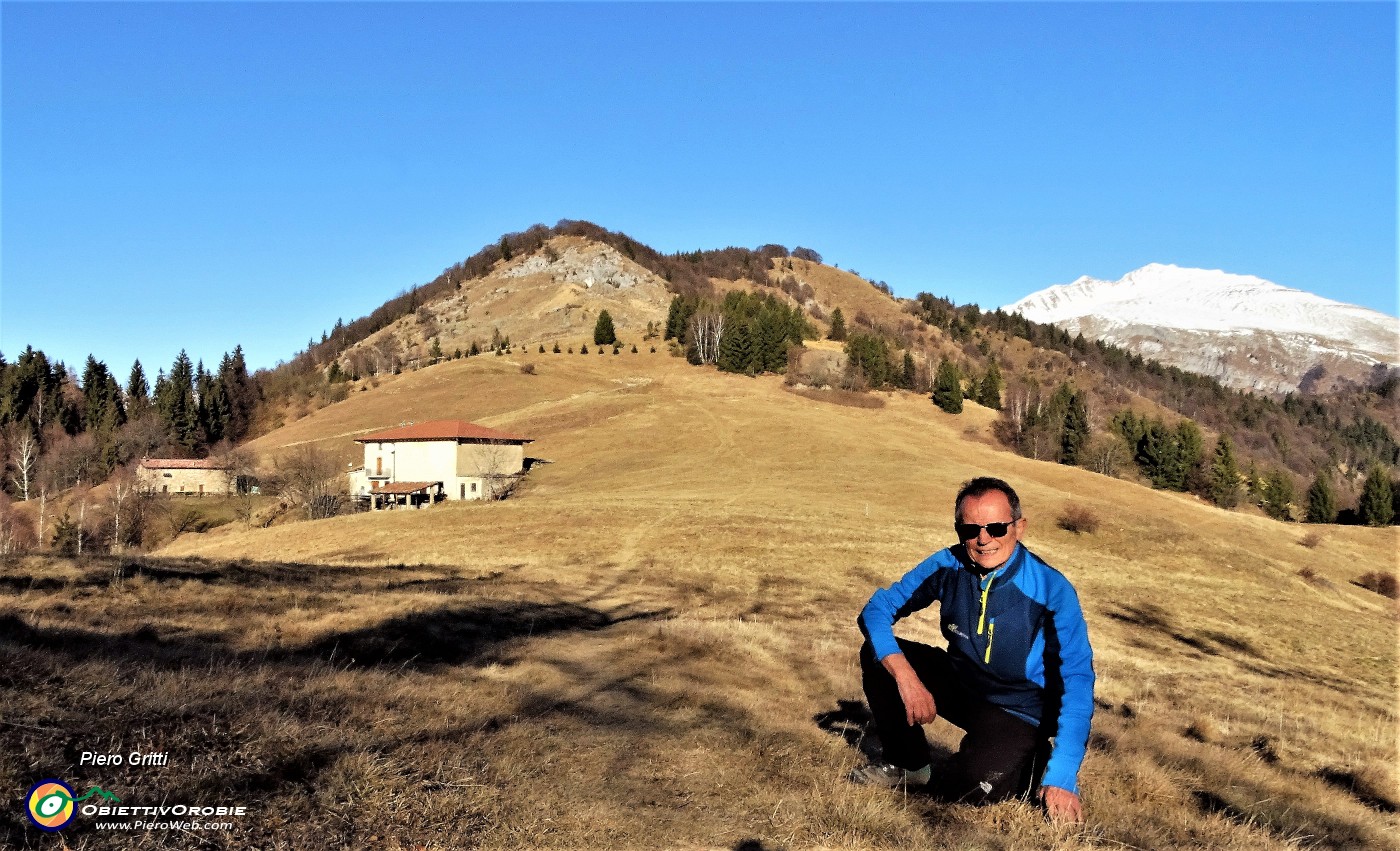 01 Vista in Vaccareggio (1474 m) da Cascina Vecchia (1270 m).JPG -                                